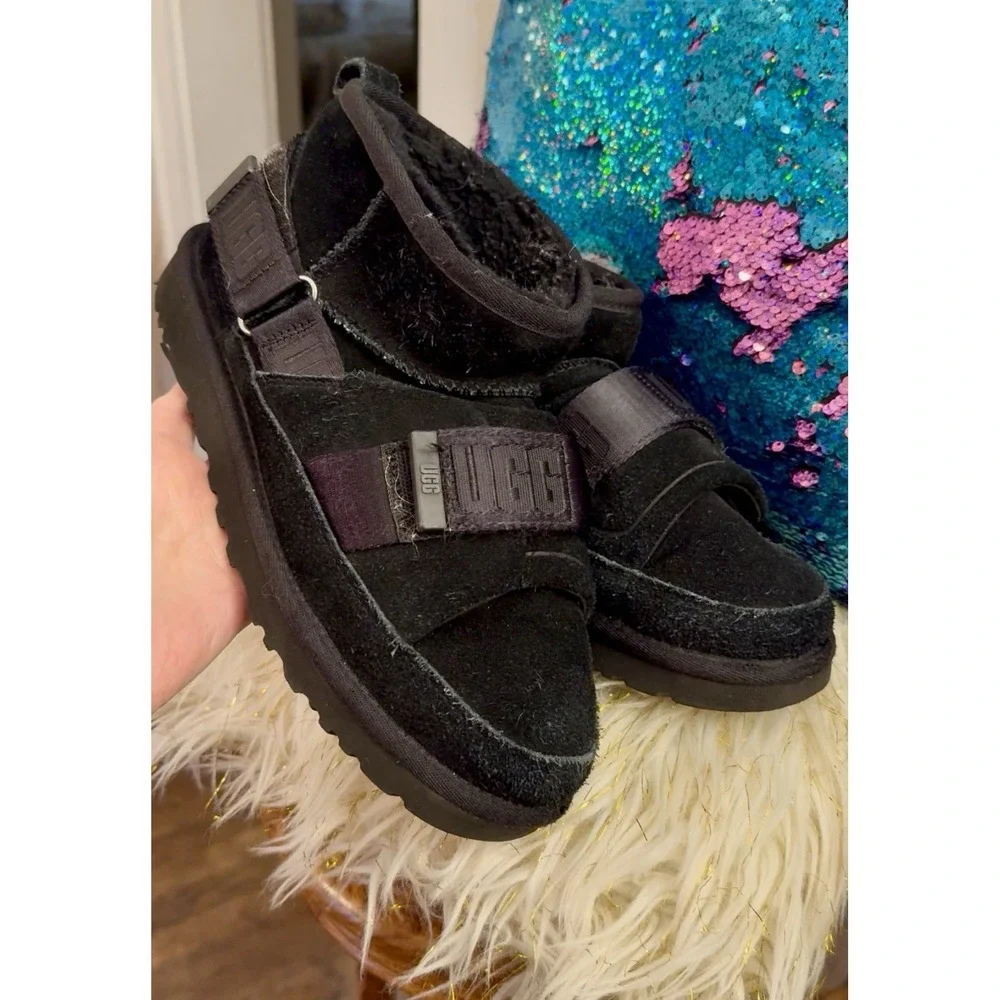 UGG Women's Classic Ultra Mini Hybrid Black Snow Boots - Size 8